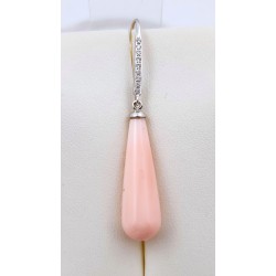 Une seule boucle d'oreille pendante, or, corail et diamants