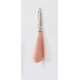 Une seule boucle d'oreille pendante, or, corail et diamants