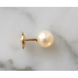 Une seule boucle d'oreille or et perle