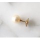 Une seule boucle d'oreille or et perle