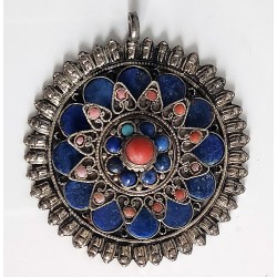 Médaillon ethnique argent et pierres fines , dont lapis lazili Ø 4,6 cm