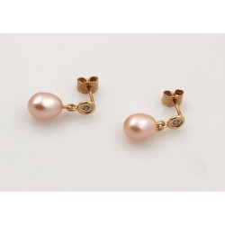 Petites boucles d'oreilles en or, perles rosées et tout petits diamants