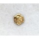 Une boucle d'oreille en or, orpheline.